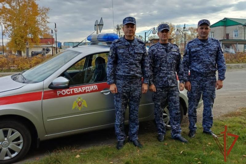 Сотрудники Росгвардии в Иркутской области оказали помощь женщине, пострадавшей в ДТП
