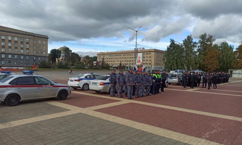 В Орле росгвардейцы приняли участие в гарнизонном разводе