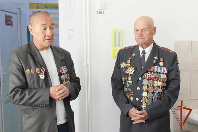 Росгвардейцы провели мероприятия по военно-патриотическому воспитанию школьников в Республике Алтай