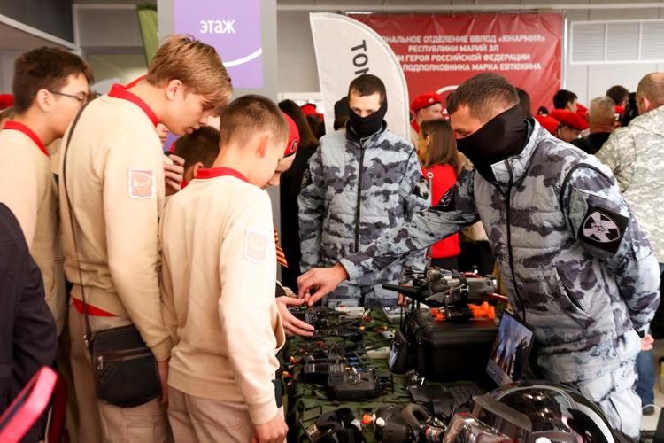 Росгвардейцы представили тематическую выставку на слёте юнармейцев в Йошкар-Оле