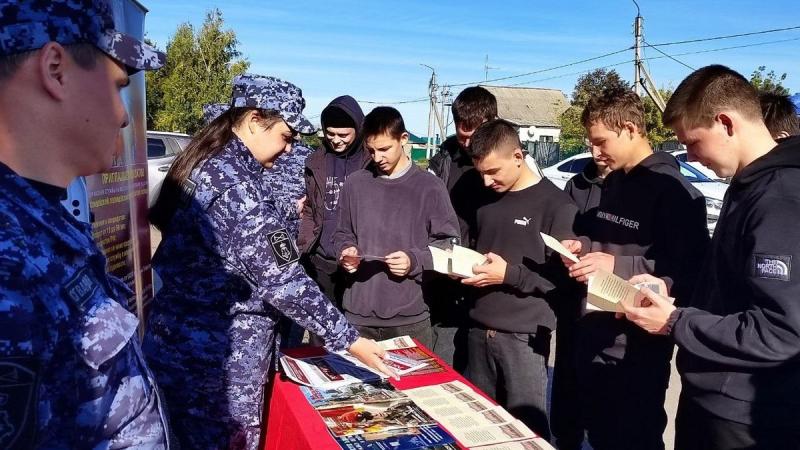 Агитационный автобус вневедомственной охраны Росгвардии посетил  Алексеевский район Татарстана