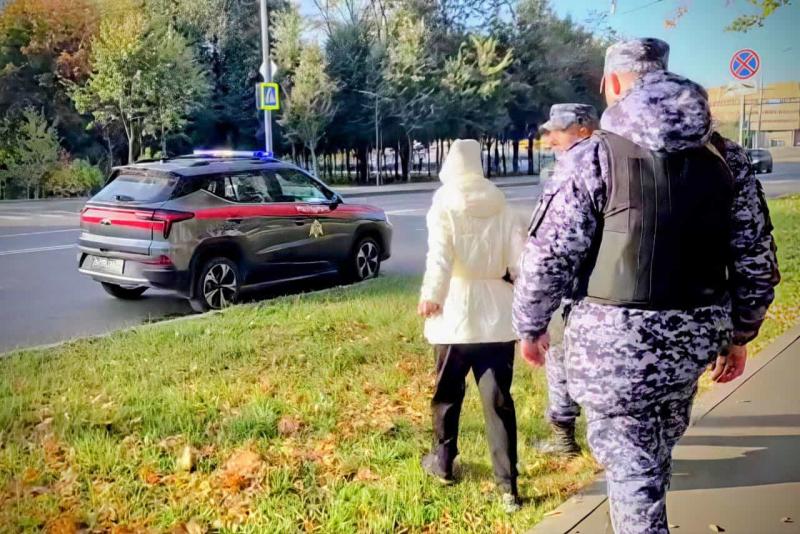 Московские росгвардейцы задержали жительницу Балашихи с крупной партией наркотиков