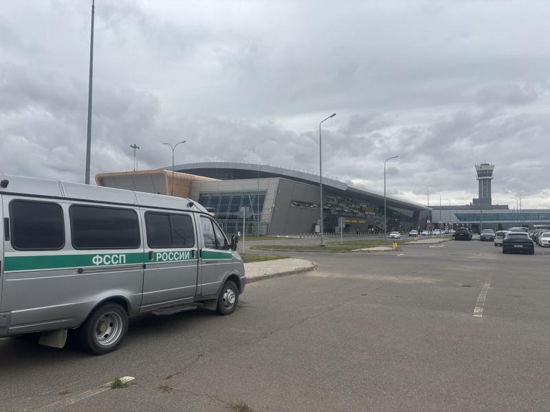 Загулявшие «интуристы» отправились домой с помощью судебных приставов