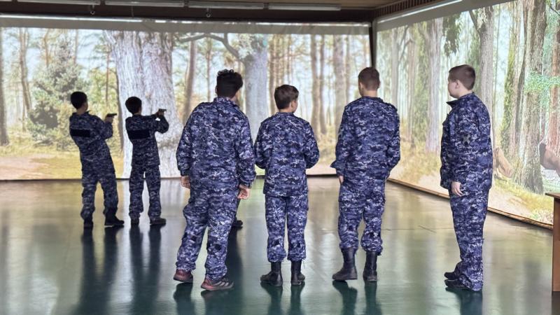 Сотрудники ОМОН «Русич» провели день открытых дверей для кадетов 7К класса