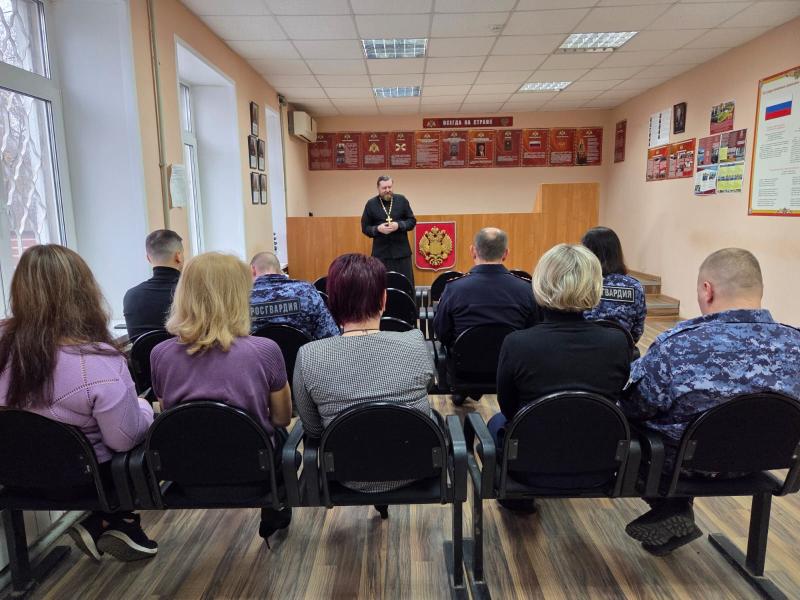 Священник Петр Яронов посетил Дмитровский отдел вневедомственной охраны Росгвардии