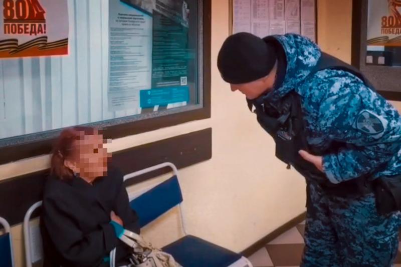 Московские росгвардейцы помогли дезориентированной пенсионерке вернуться домой