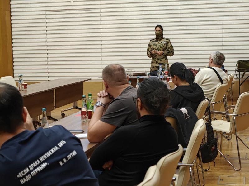 Сотрудники Росгвардии провели мастер - класс по тактической медицине для волонтёров в Москве