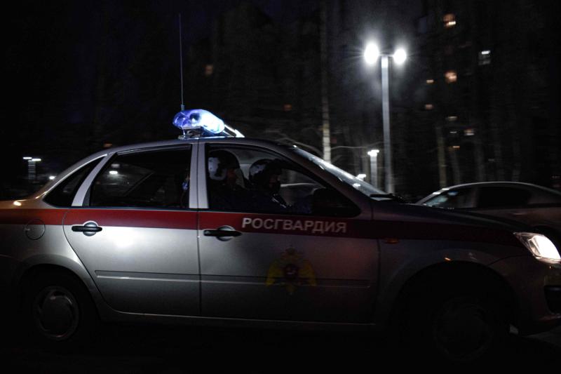 Росгвардейцы задержали молодого человека, повредившего имущество караоке-бара из-за неудавшегося сна