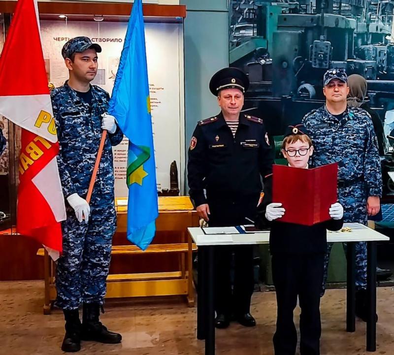 Учащиеся кадетского класса Росгвардии приняли торжественную присягу в Коломне