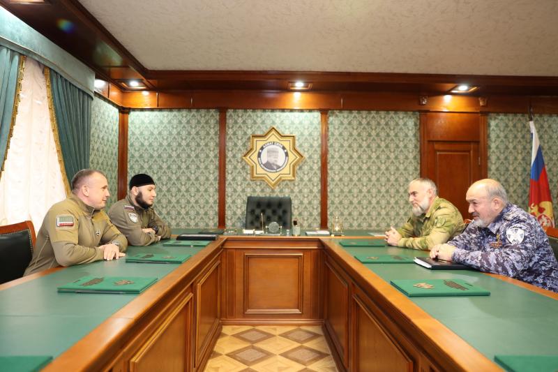 Начальник Управления Росгвардии по Чеченской Республики провел встречу с военными блогерами