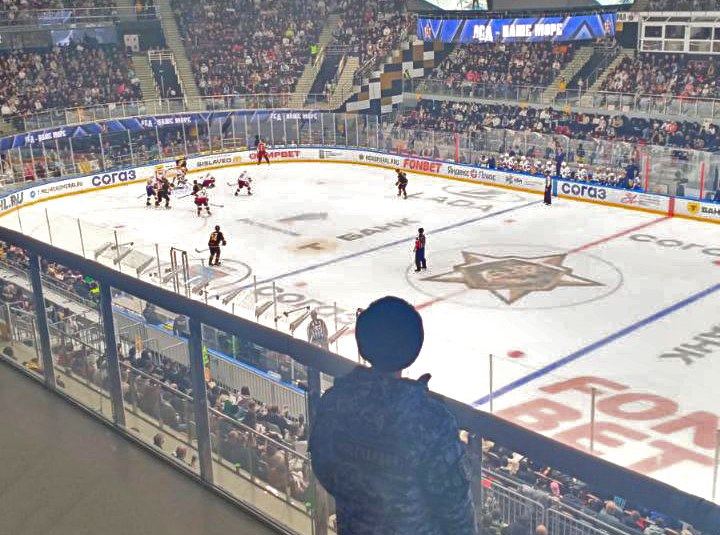 Во Владивостоке сотрудники Росгвардии обеспечили безопасность граждан на матчах чемпионата России по хоккею