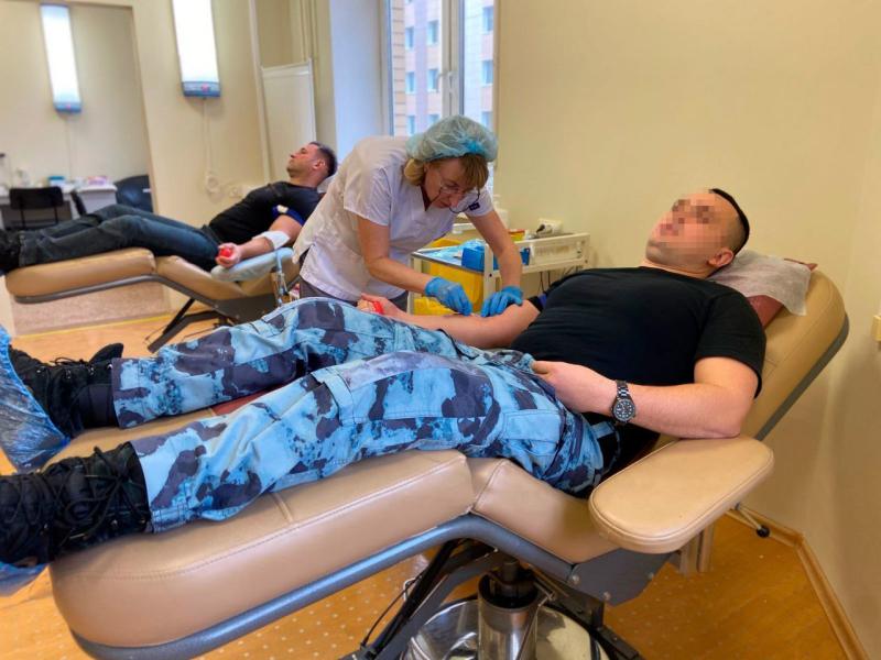 Сотрудники столичного спецподразделения Росгвардии присоединились к акции «От сердца к сердцу» 