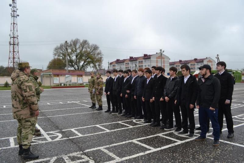День призывника провели в отряде спецназначения Росгвардии в Шелковской