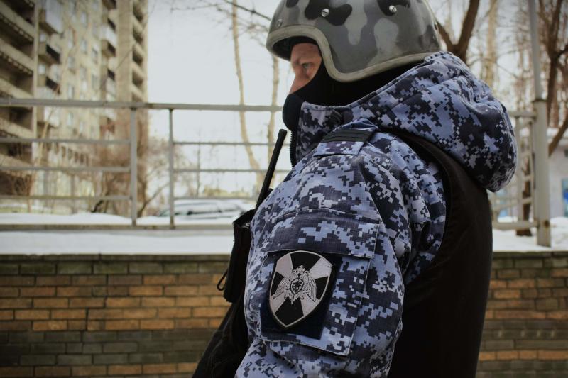 Росгвардейцы защитили имущество кафе от неадекватного посетителя