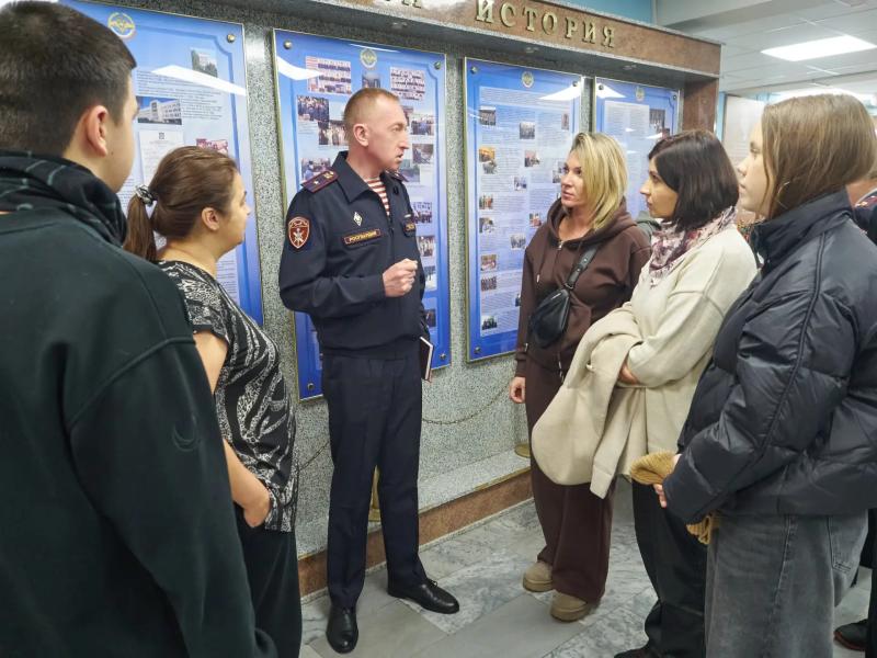 Офицер столичного главка Росгвардии принял участие в брифинге в подшефном колледже