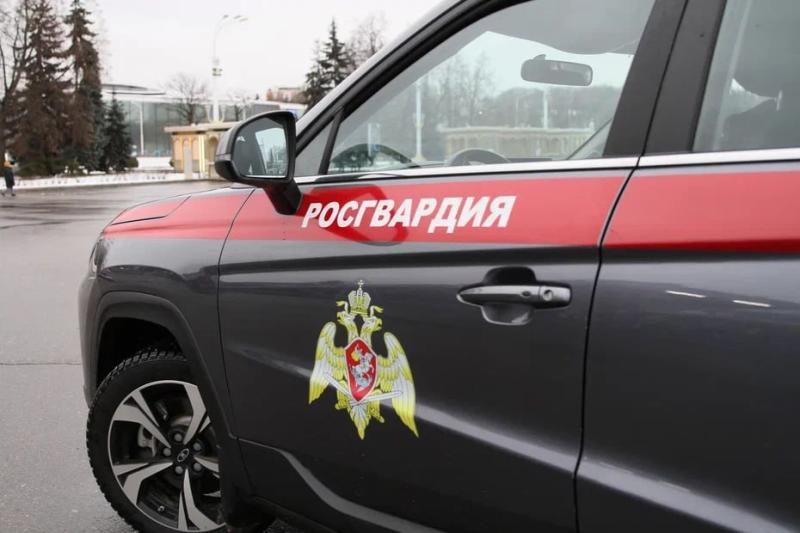 В Москве росгвардейцы задержали дебошира, устроившего погром в хостеле