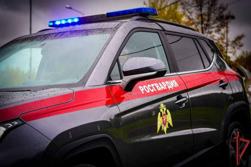 В Москве росгвардейцы задержали подозреваемого в краже элитного алкоголя из супермаркета