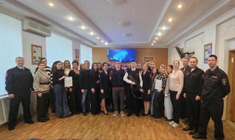 Юго-Восточное линейное управление МВД России на транспорте организовало День открытых дверей для студентов Российского государственного университета правосудия им В.М. Лебедева г. Воронеж