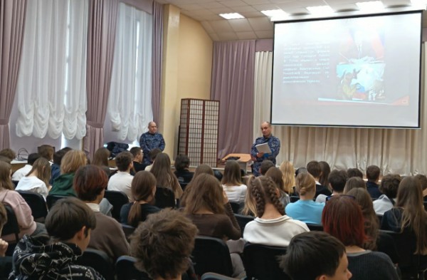 В Ярославле росгвардейцы провели тематические уроки мужества 